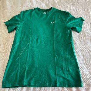 Nike Men's Green T-Shirt